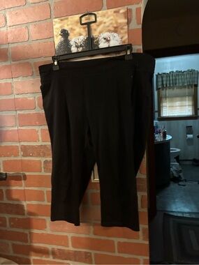 Danskin Black Capri Workout Pants